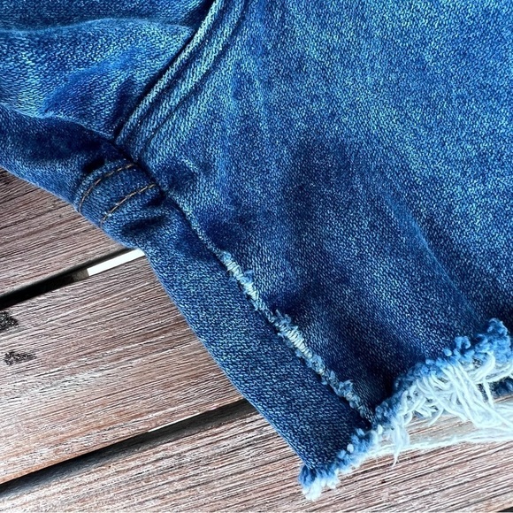 VTG Wrangler Frayed Denim Cutoff High Waist Shorts Sz 33 USA Made Pocket Patch - Picture 10 of 10
